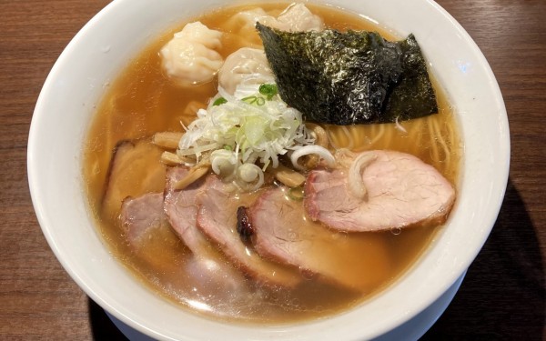 わんたんが美味しい！支那そば　かでかる