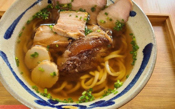 沖縄そばとオランダ雑貨の店　沖縄そばcafeてんてん　[八重瀬町]