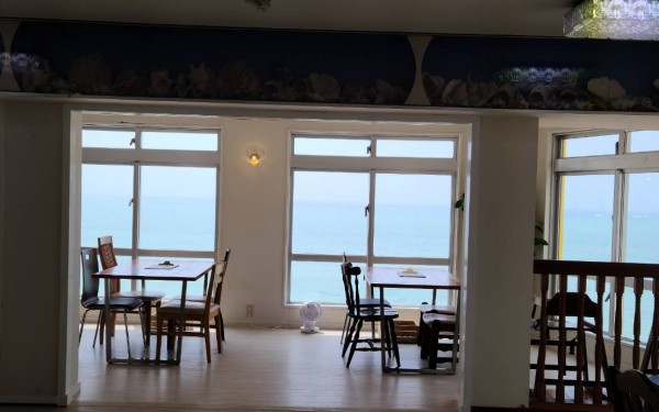 海を見ながらふわふわで美味しいかき氷が食べられるカフェ  SUISAI(南城市)