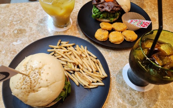 古民家でいただくバーガーの美味しい店(KINARI.MODERN BURGER　八重瀬町)