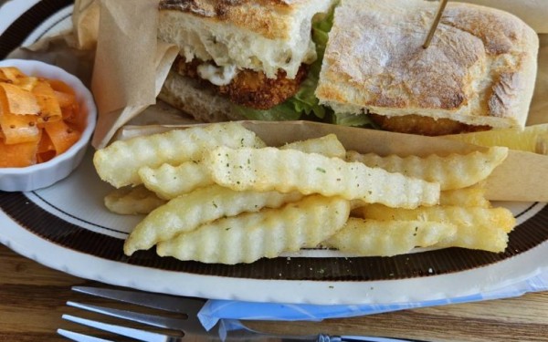 ゆったりと美味しいランチがいただけるCafe &Gallery　Uza(八重瀬町)