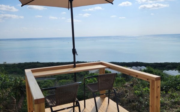 高台から海を眺めながら飲むコーヒータイム(南城市)　not only cafe okinawa(土偶)