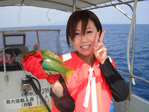 釣った魚を船長が調理!恩納村 沖釣りツアー|ナビービーチ