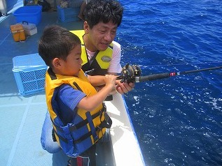 嬉しい送迎付き♪ 沖縄トロピカルフィッシング|浦添市牧港漁港発