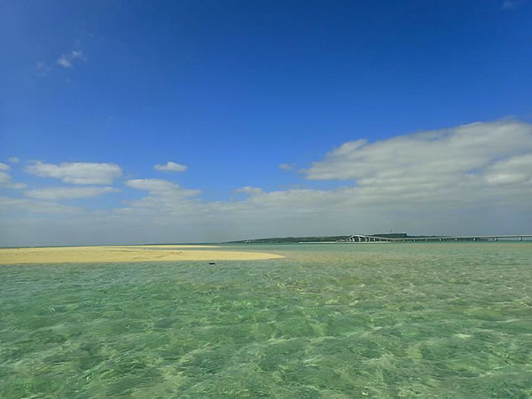 【宮古島】SUPで海上散歩♪幻の砂浜「ユニの浜」上陸コース(送迎付)