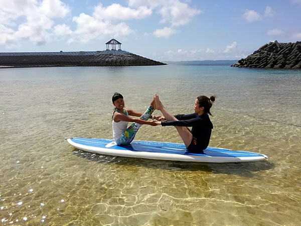 【宮古島】ビーチの浅瀬で海上SUPヨガ♪(送迎付)