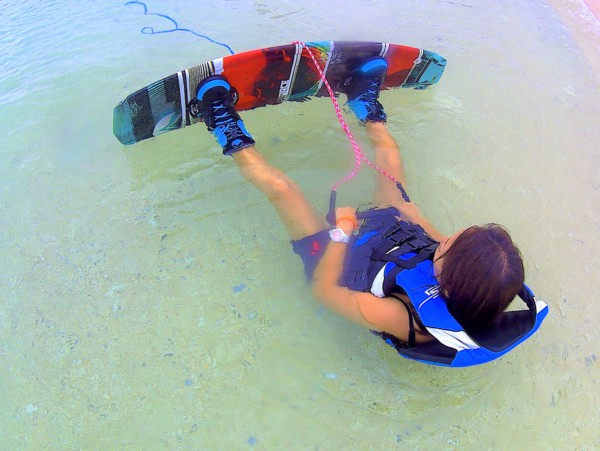 隠れ家的なプライベートビーチ【屋部の浜ビーチ】ウェイクボード体験|美ら海水族館にも近く観光にも便利!