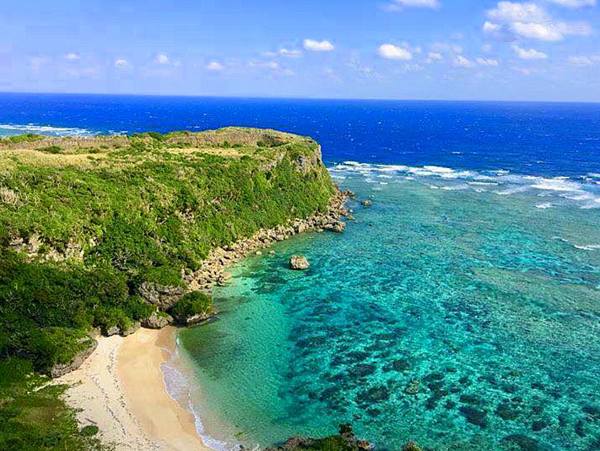 【海中道路】美ら島海道島冒険ツアー♪果報バンタを下から見上げるコース（カヤックorSUP）