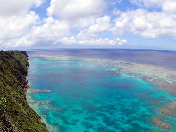 【伊良部島・下地島周辺】ボートでしか辿り着けない魅惑のポイントで体験ダイビング(送迎あり)