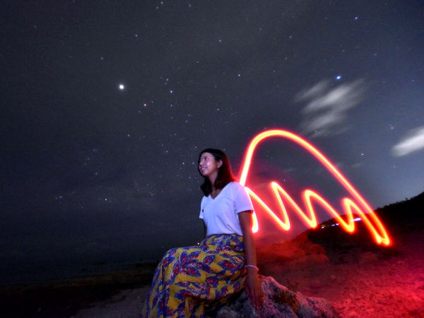 【石垣島星空フォトツアー・当日予約OK】天の川をバックにペンライトアート写真を撮影しよう♪花火フォトもOK!