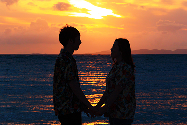 【沖縄本島南部】美ら島サンセットフォトプラン♪夕日をバックに記念写真を♪【日曜・水曜限定】