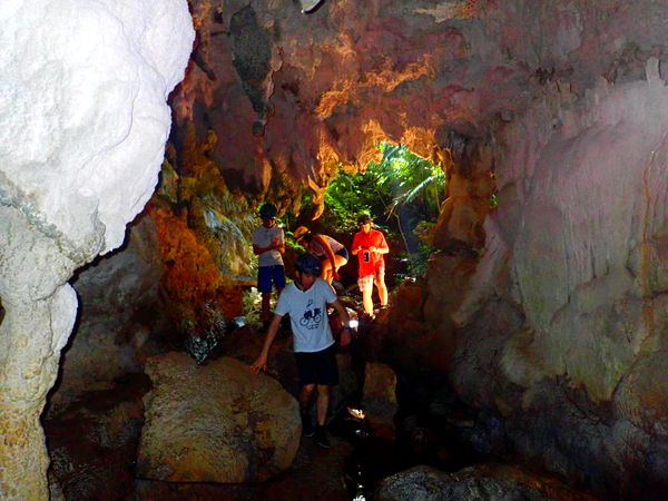 ※地域共通クーポン対象【西表島】2.5時間!3つの鍾乳洞を探検しよう♪石垣島から日帰参加OK♪