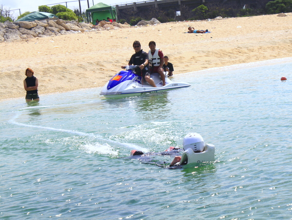沖縄フライボードで空を飛ぼう♪宜野湾トロピカルビーチ