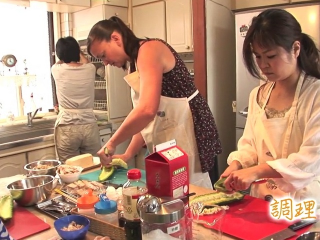 【那覇発タクシー貸切プラン】沖縄の文化プチ体験!公設市場で食材購入から昔ながらの沖縄家庭料理作り体験
