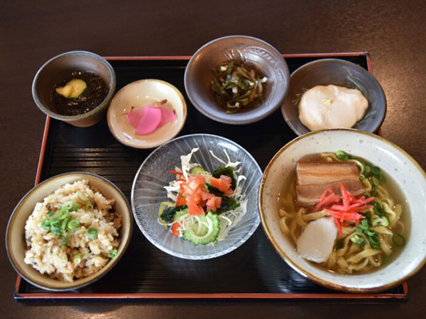 昼食 レストラン首里杜（すいむい）／首里城公園内