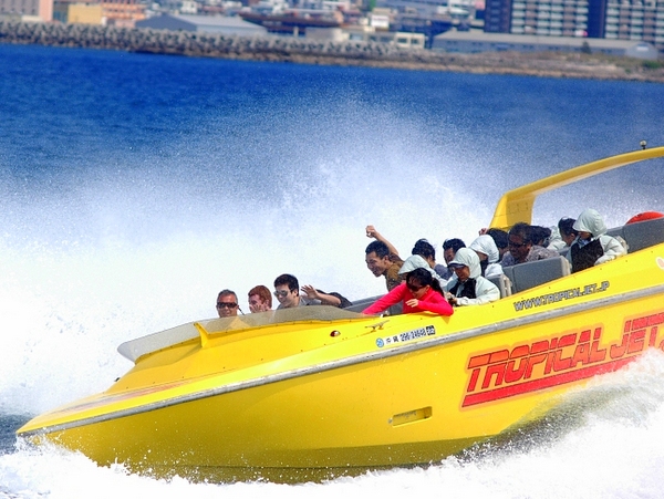 アドレナリン溢れるスリル満載のトリックが炸裂!トロピカルジェット沖縄【宜野湾マリーナ】