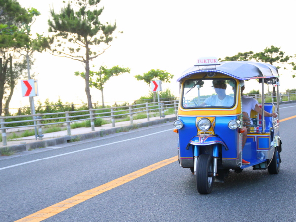 トゥクトゥクレンタカー沖縄