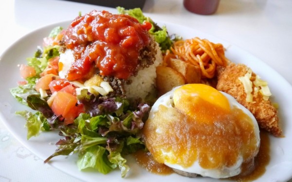 Jランチ・Aランチ ドライブインレストラン ハワイ(本部町)