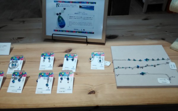沖縄の海を閉じ込めたアクセサリー　kocchi&kocchi／長七屋（那覇市）