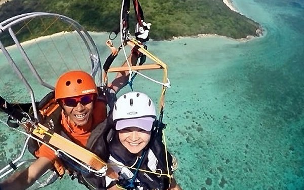 上空200メートルで鳥の気分?宮古島でモーターパラグライダーで飛ぼう!