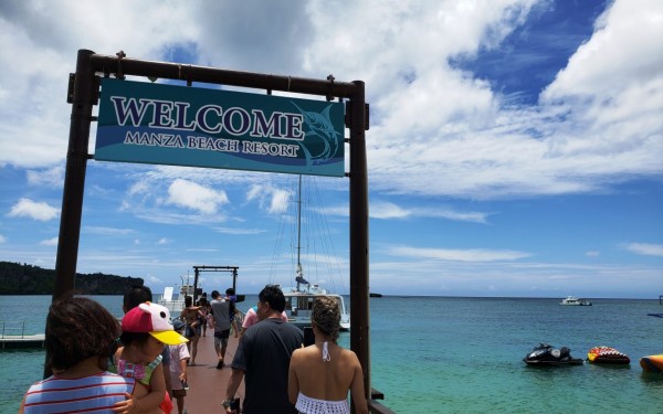 魚もサンゴもいっぱい 潜らないでも見れます(恩納村)