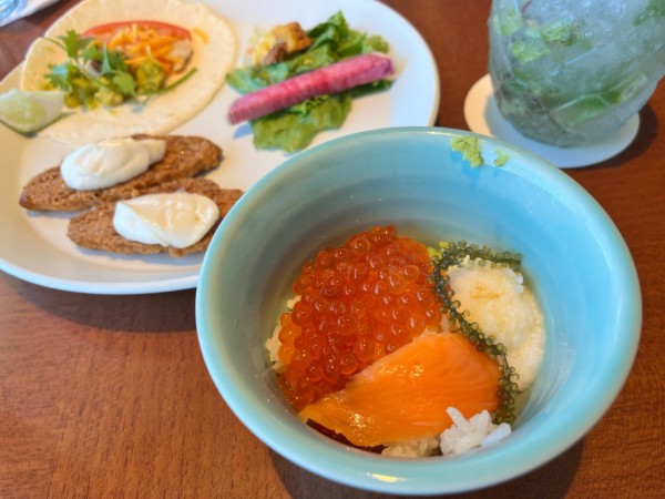 ランチブッフェ海鮮丼