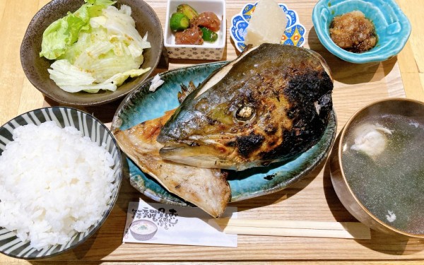 絶品ランチ!小禄酒場なかなか