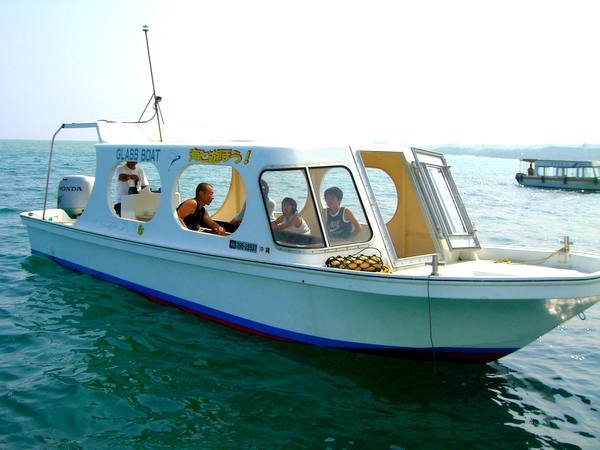 沖縄グラスボート クルージング をご案内 沖縄の遊び 沖縄口コミ 体験ツアー