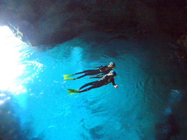 【キャンペーン実施中♪】沖縄人気の青の洞窟ボートシュノーケルツアー
