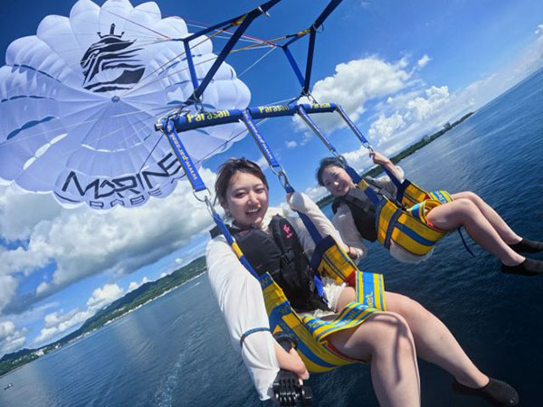 【渡久地港発】水納島パラセーリング＆日帰り海水浴（マリン１種付）★乗り物サービス付き｜往復乗船券｜写真無料ダウンロード付き
