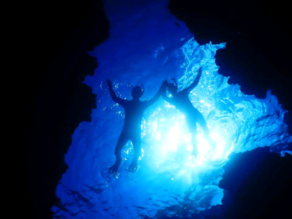 たっぷり3時間のゆったりコース♪青の洞窟鍾乳洞探検＆米原ビーチ珊瑚シュノーケル｜石垣島【送迎付き】
