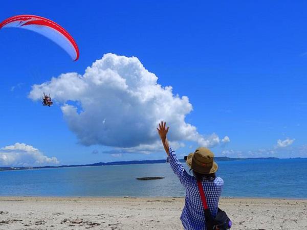沖縄で優雅にモーターパラグライダー遊覧飛行