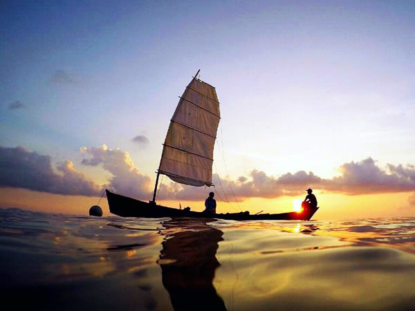 【石垣島】沖縄の伝統船サバニでサンセットクルーズ＆シュノーケル！