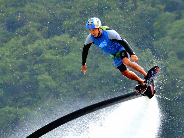 【恩納村】空飛ぶサーフィン！ホバーボード体験