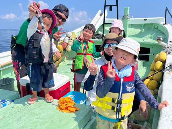 那覇空港から30分／【沖縄西原漁港発】手ぶらでフィッシング（初心者コース）小さなお子様やご家族・グループ・カップルにおススメ♪