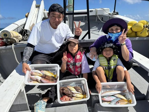 那覇空港から30分／【沖縄西原漁港発】2時間 手ぶらで釣り体験（初心者コース）小さなお子様やご家族・グループ・カップルにおススメ♪