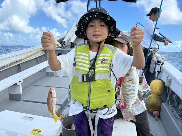 那覇空港から30分／【沖縄西原漁港発】2時間 手ぶらで釣り体験（初心者コース）小さなお子様やご家族・グループ・カップルにおススメ♪