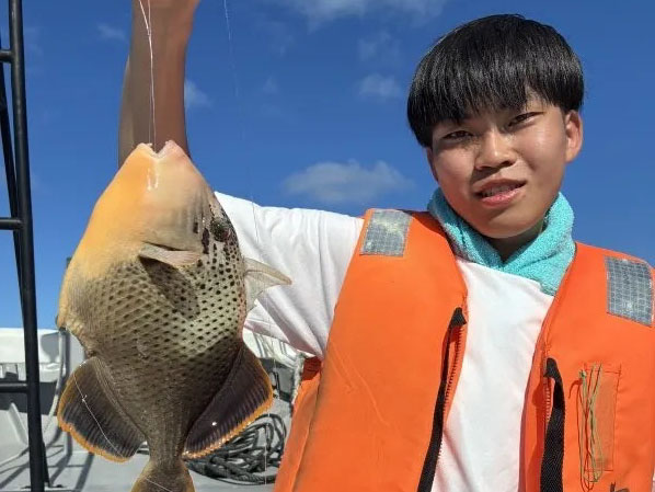 那覇空港から30分／【沖縄西原漁港発】2時間 手ぶらで釣り体験（初心者コース）小さなお子様やご家族・グループ・カップルにおススメ♪