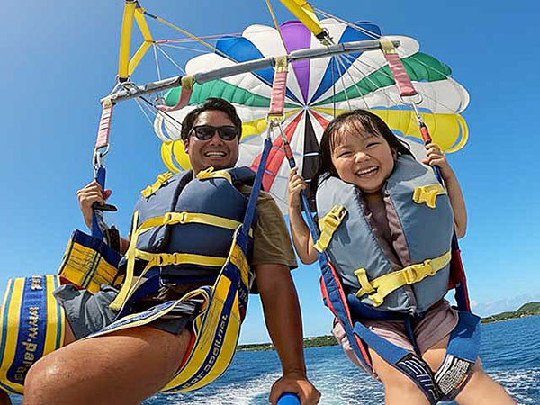 期間限定！学割／【本部町塩川ビーチ】クリアサップ＆パラセーリング♪GoPro無料レンタル♪美ら海水族館まで15分