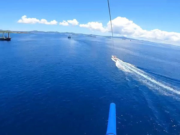 期間限定！学割／【本部町塩川ビーチ】クリアサップ＆パラセーリング♪GoPro無料レンタル♪美ら海水族館まで15分