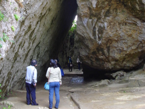世界遺産群の「斎場御嶽」（せーふぁうたき）＆神の島「久高島」ガイド付～神秘のパワースポット巡り～【那覇市内ホテル送迎付き】