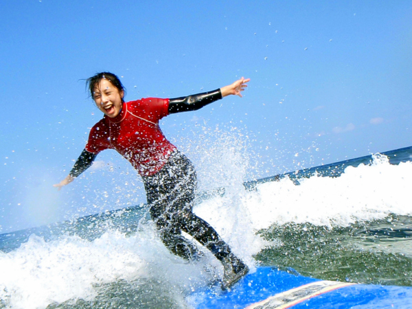 ※地域クーポン対象　暖か沖縄でサーファーデビュー｜サーフィンスクール恩納村【送迎付き】