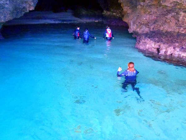 青の洞窟探検