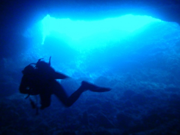 海中道路パラセーリング＆青の洞窟体験ダイビング